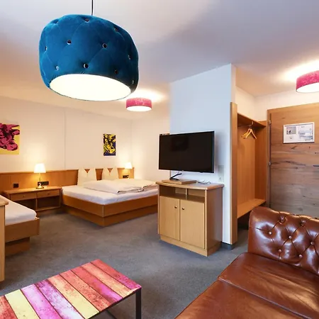 Apart-hotel Kirchplatz 3*